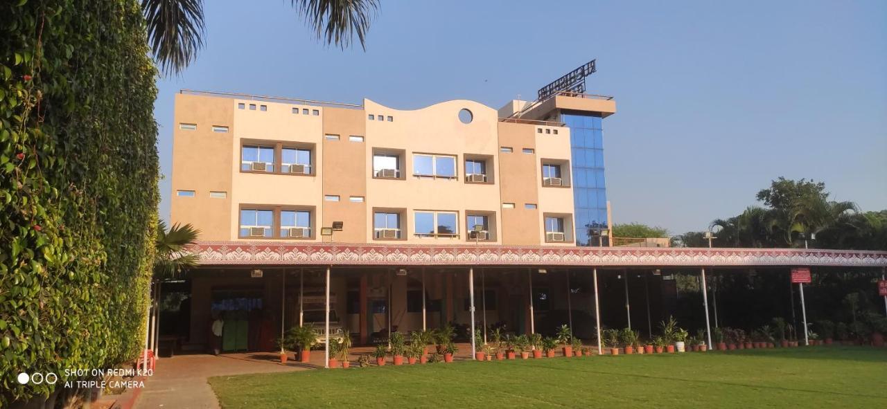 Ruchishree Garden Hotel Ujjain Exterior photo