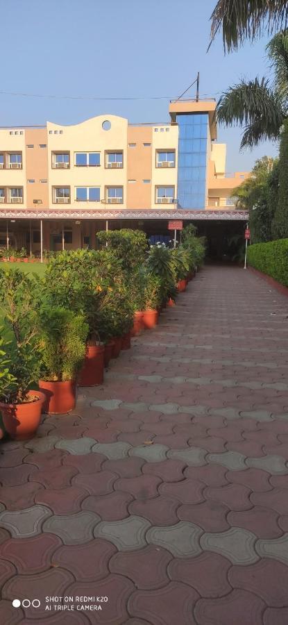 Ruchishree Garden Hotel Ujjain Exterior photo